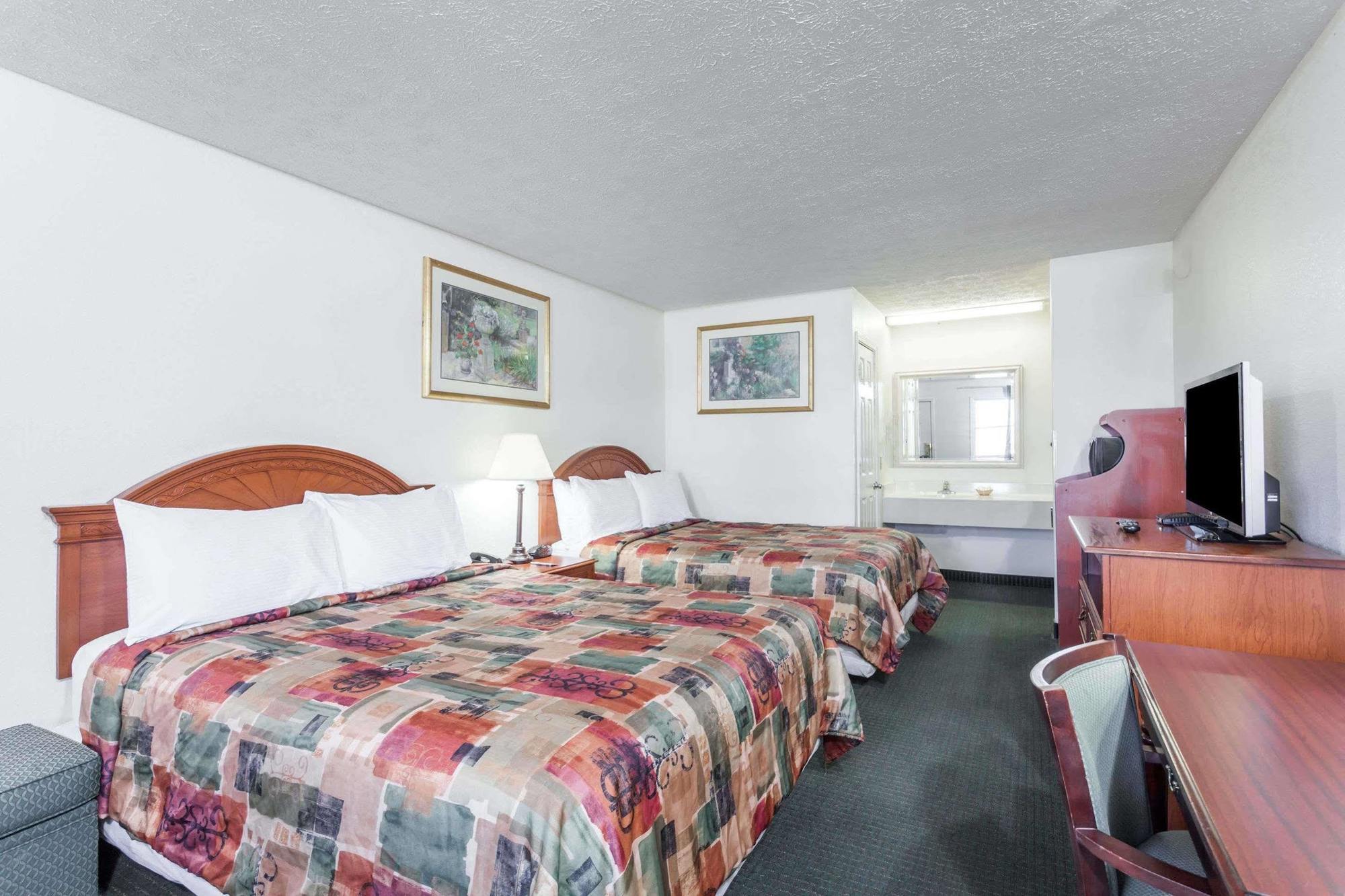Rodeway Inn Cadiz Exterior photo